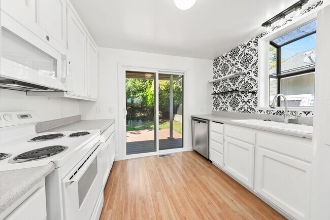 Building Photo - Charming 2-bedroom, 1-bathroom in Roseville