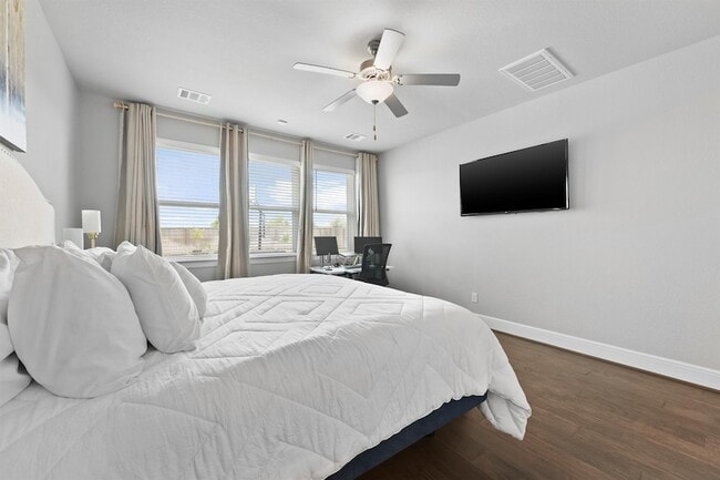 Building Photo - 4050 Shackleton Ct