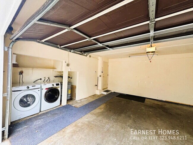 Building Photo - 4535 San Blas Ave