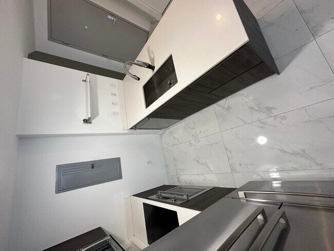 Building Photo - 488 NE 18th St