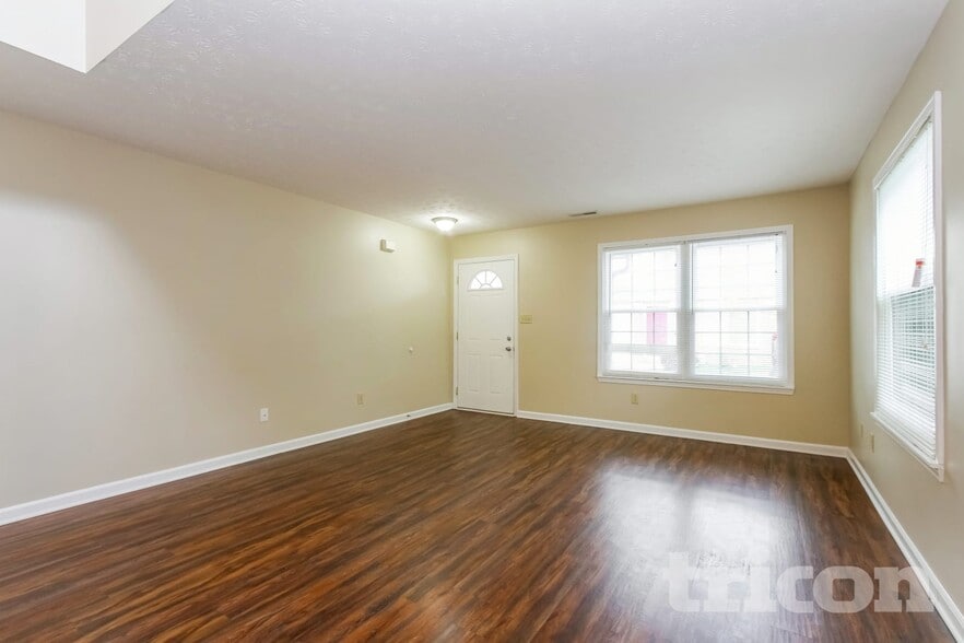 Building Photo - 607 Mountain Pine Dr