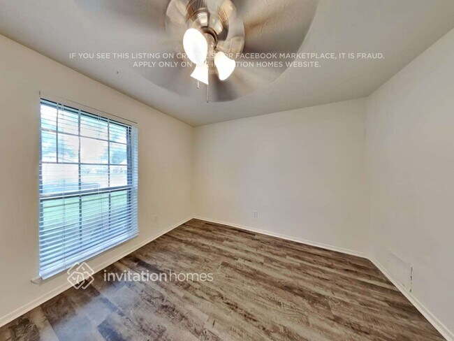 Building Photo - 10311 Towneview Dr