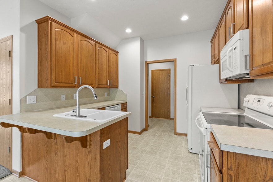 Kitchen - 5006 N 107th St