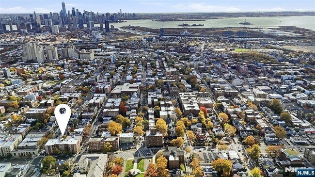 Building Photo - 2520 John F. Kennedy Blvd