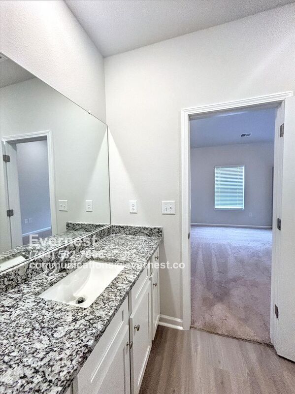 Building Photo - 129 Lightning Dr