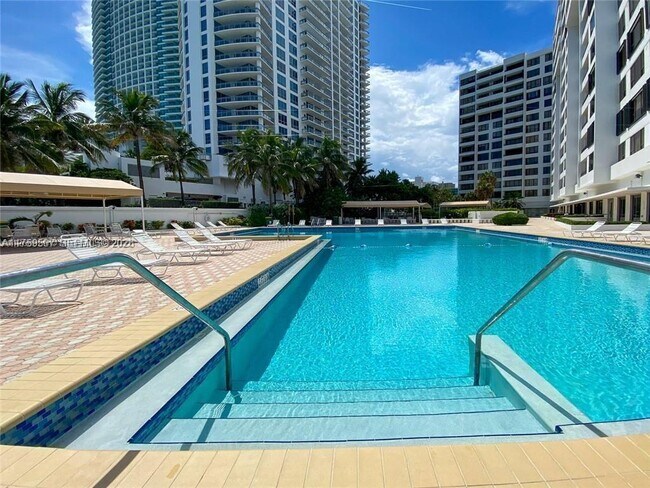 Building Photo - 3505 S Ocean Dr