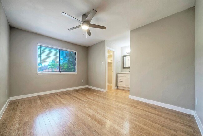 Building Photo - 104 Skyloop Dr