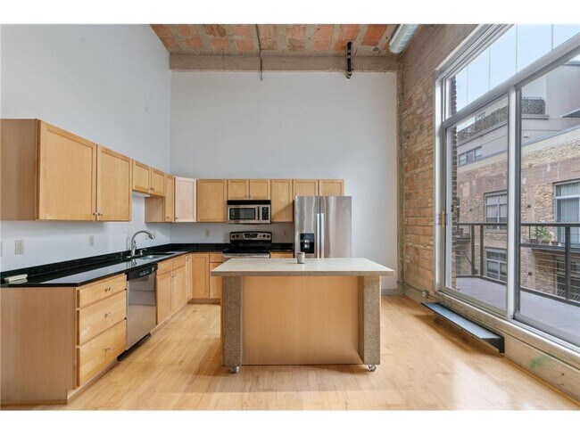 Building Photo - 521 S 7th St