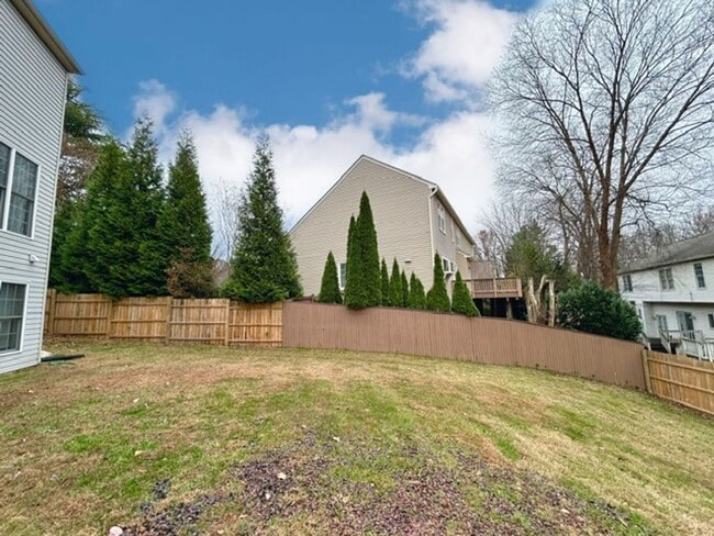 Building Photo - 5 Milestone Manor Ct