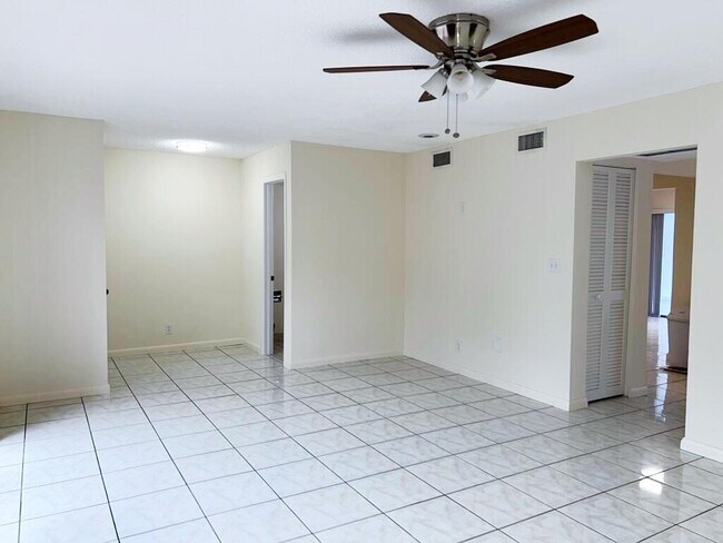 Building Photo - 3094 Bermwood Ln