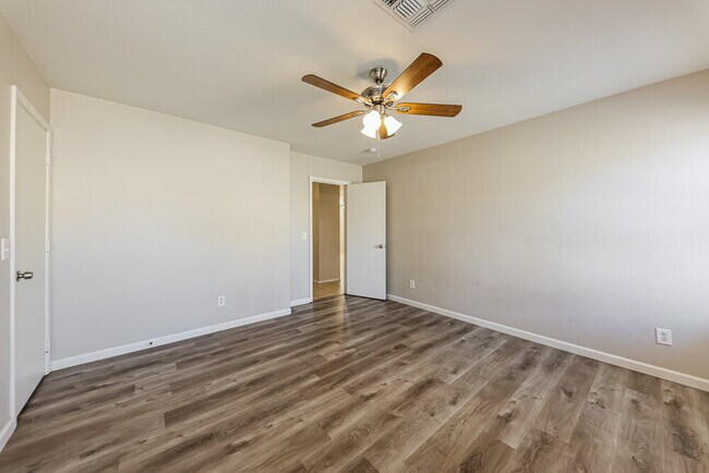 Building Photo - 11834 W Corrine Dr