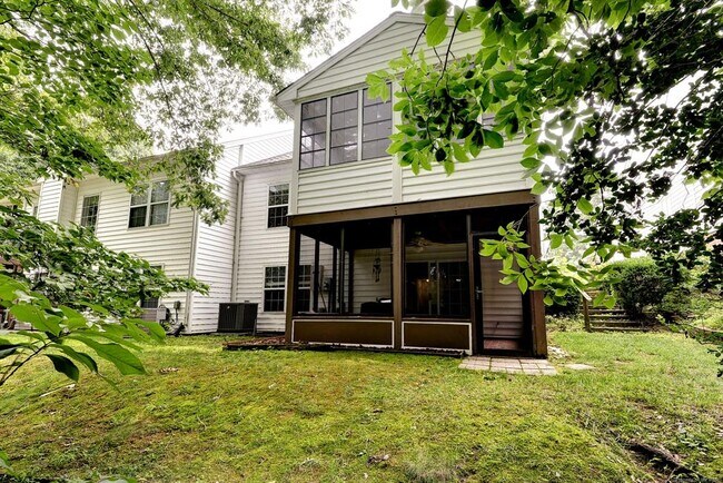 Building Photo - 8321 Barons Ct
