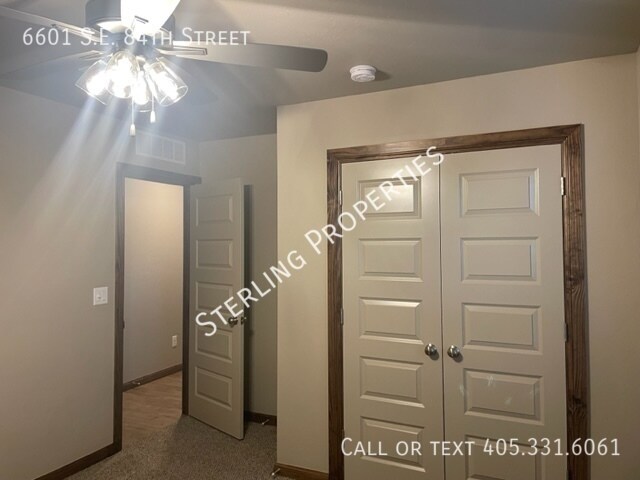 Building Photo - 6601 SE 84th St