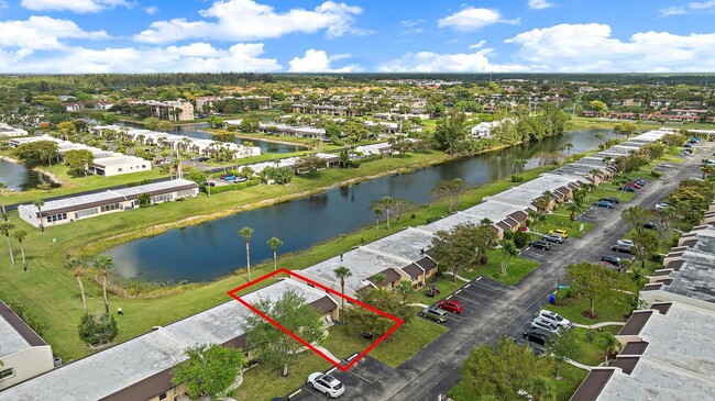 Building Photo - 227 Lake Meryl Dr