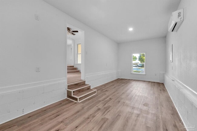 Building Photo - 723 Lakewood Rd