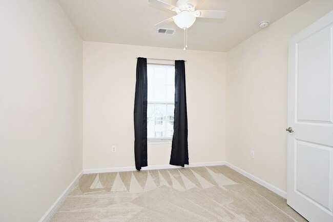 Building Photo - Pet-Friendly Townhome Minutes From NGIC, C...