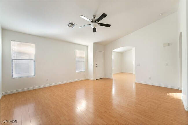 Building Photo - 11000 Vallerosa St