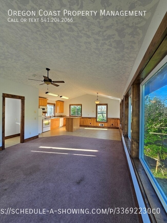 Building Photo - 1025 Wilson River Loop