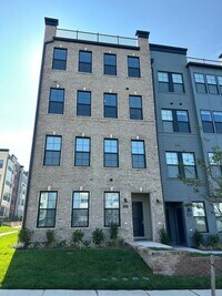 Building Photo - For Rent: Luxurious Short Pump Condo at Ga...