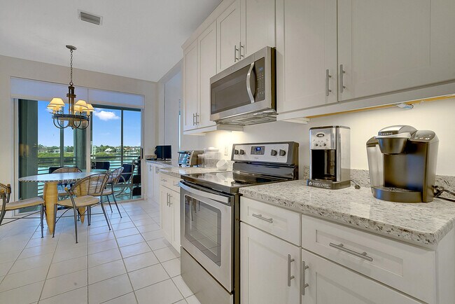 Building Photo - 2703 Captains Way