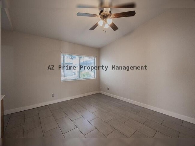 Building Photo - 1025 W Laguna Dr