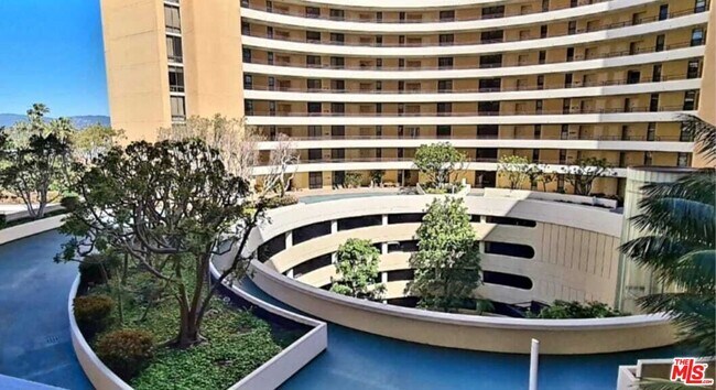 Building Photo - 4335 Marina City Dr