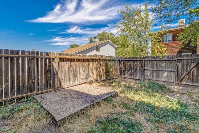 Building Photo - Corner Unit 2 Bedroom with Private Backyard & Master Bedroom Deck!