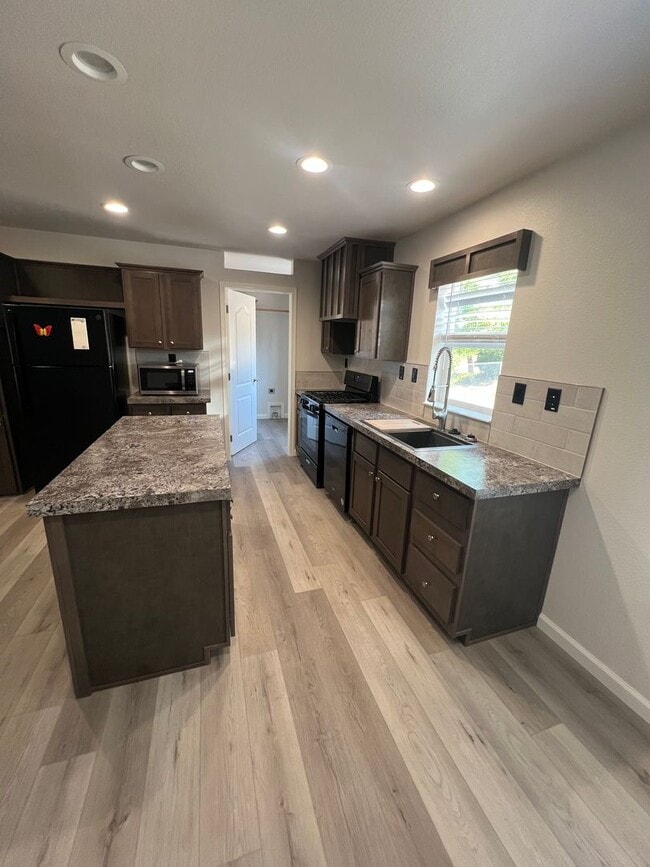 Building Photo - Paradise Home for rent, Great Location, 3 ...