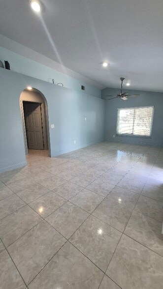 Building Photo - 614 Caribou Ct