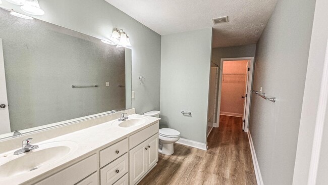 Building Photo - 831 Landing Dr