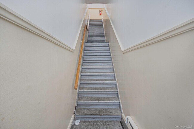 Building Photo - 42 N Village Ave