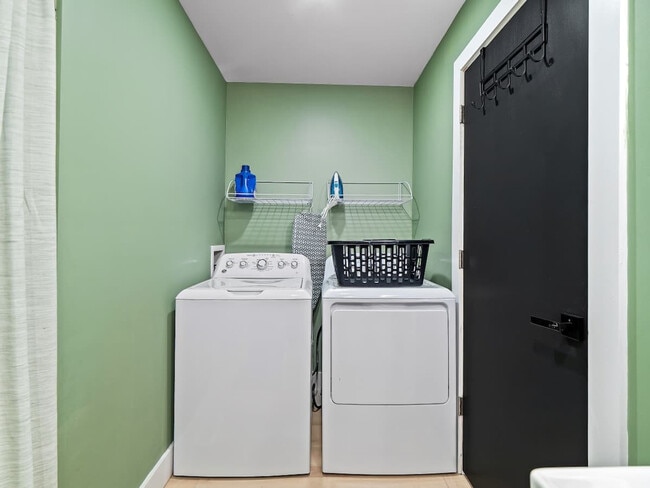 Building Photo - 25 N Rose Blvd