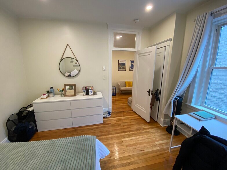 Building Photo - 73 Park Dr