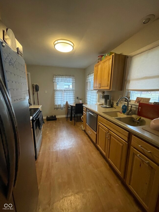 Building Photo - 924 Main St