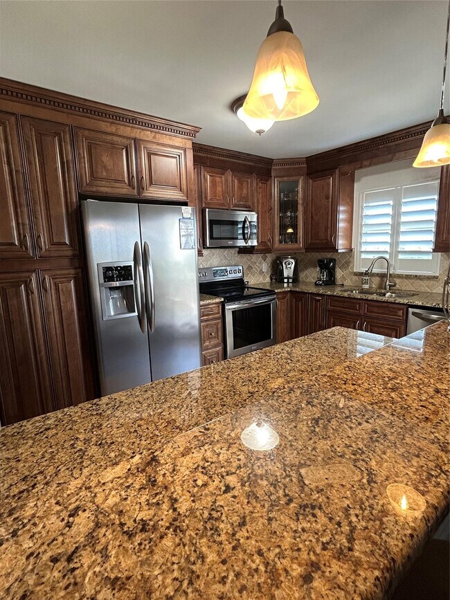 Building Photo - 1200 Hibiscus Ave