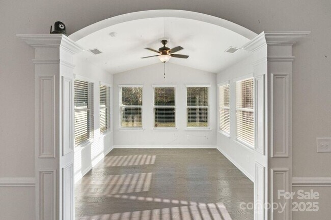 Building Photo - 2076 Waverly Ct