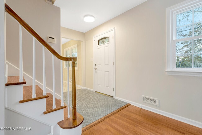 Building Photo - 429 Lake Ave