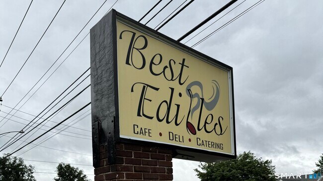 Building Photo - 11 Maple St