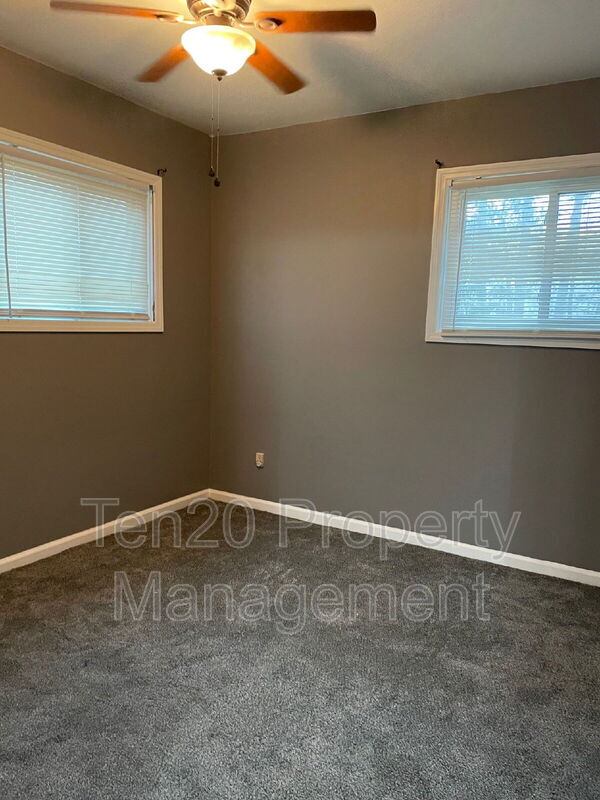 Building Photo - 3211 Maricopa Dr