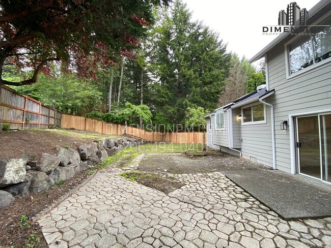 Building Photo - Stylishly Renovated Home with Private Back...