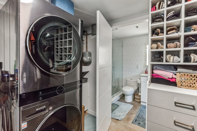 Building Photo - 1115 S Alamo St