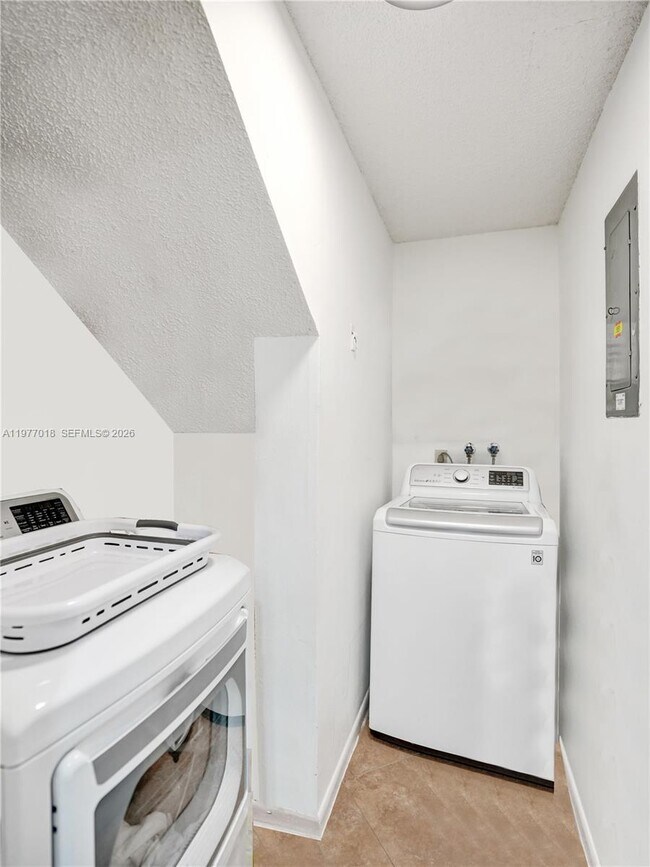 Building Photo - 1844 NE 26th Ave