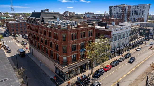 Building Photo - 64 Market St