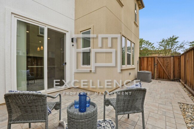 Building Photo - One Year New Home!  3/2.5 With Beautiful Updates Throughout Including Quartz Counters, Water Filt...