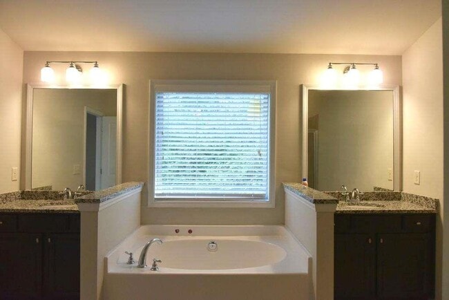 Building Photo - 5145 Brierstone Dr