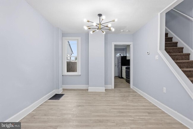 Building Photo - 25 Lily St