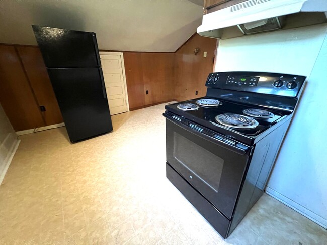 Building Photo - Water/Sewer & Lawn Maintenance Included!!