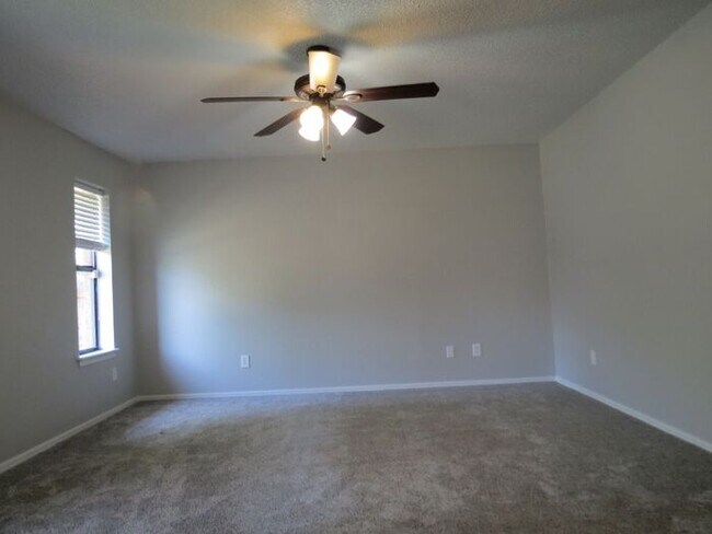 Building Photo - Edmond 4 bed!