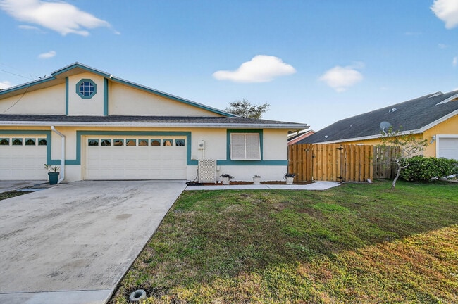 Building Photo - 6016 Pompano St