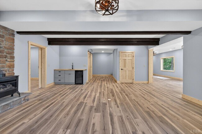 Building Photo - 308 Acres Ct